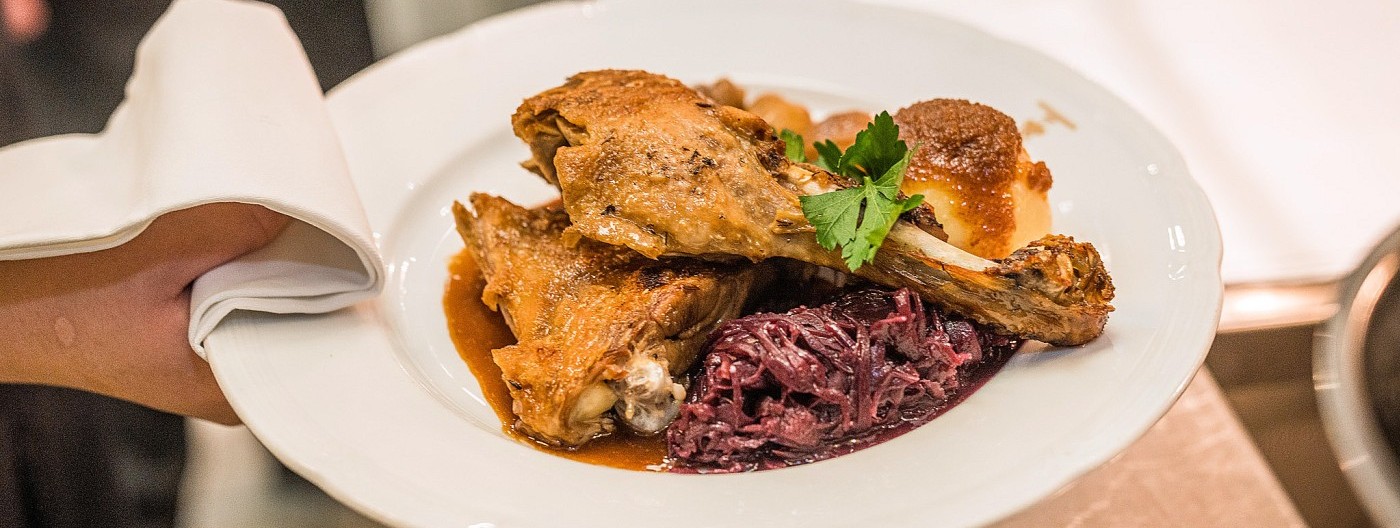 DHH_221106-PortraitsActionFood_GVOMEDIA-038