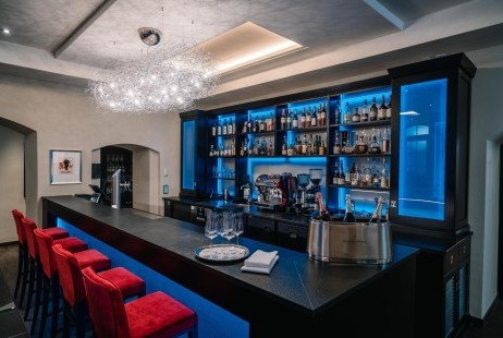 Bar Schwarzer Hahn 1